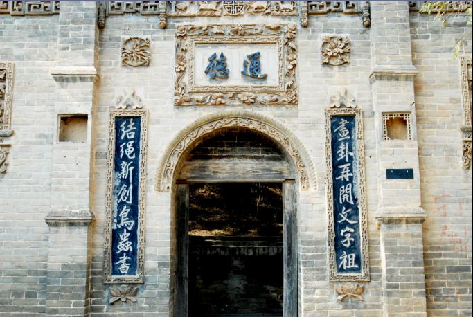 东门.jpg